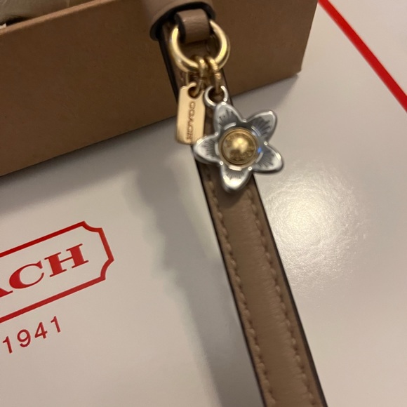 EUC Coach wristlet/wallet - Picture 4 of 10